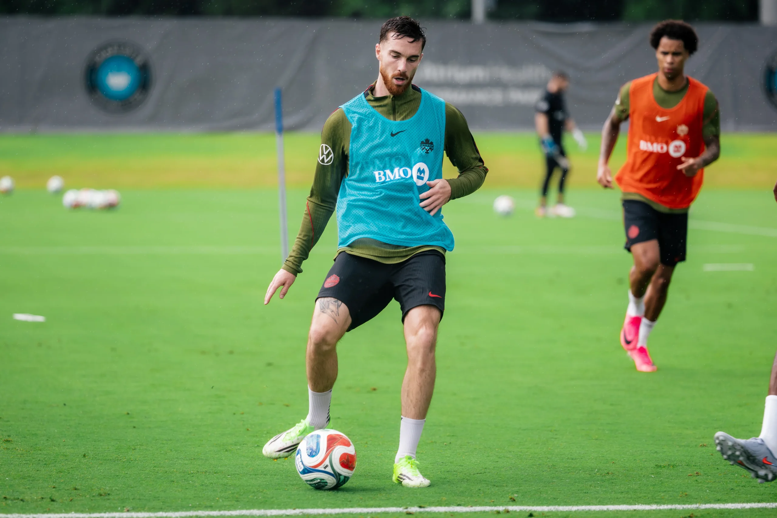 Le Canadien Joel Waterman participe à une séance d'entraînement en Caroline du Nord en vue de la Coupe du monde de la FIFA 2026